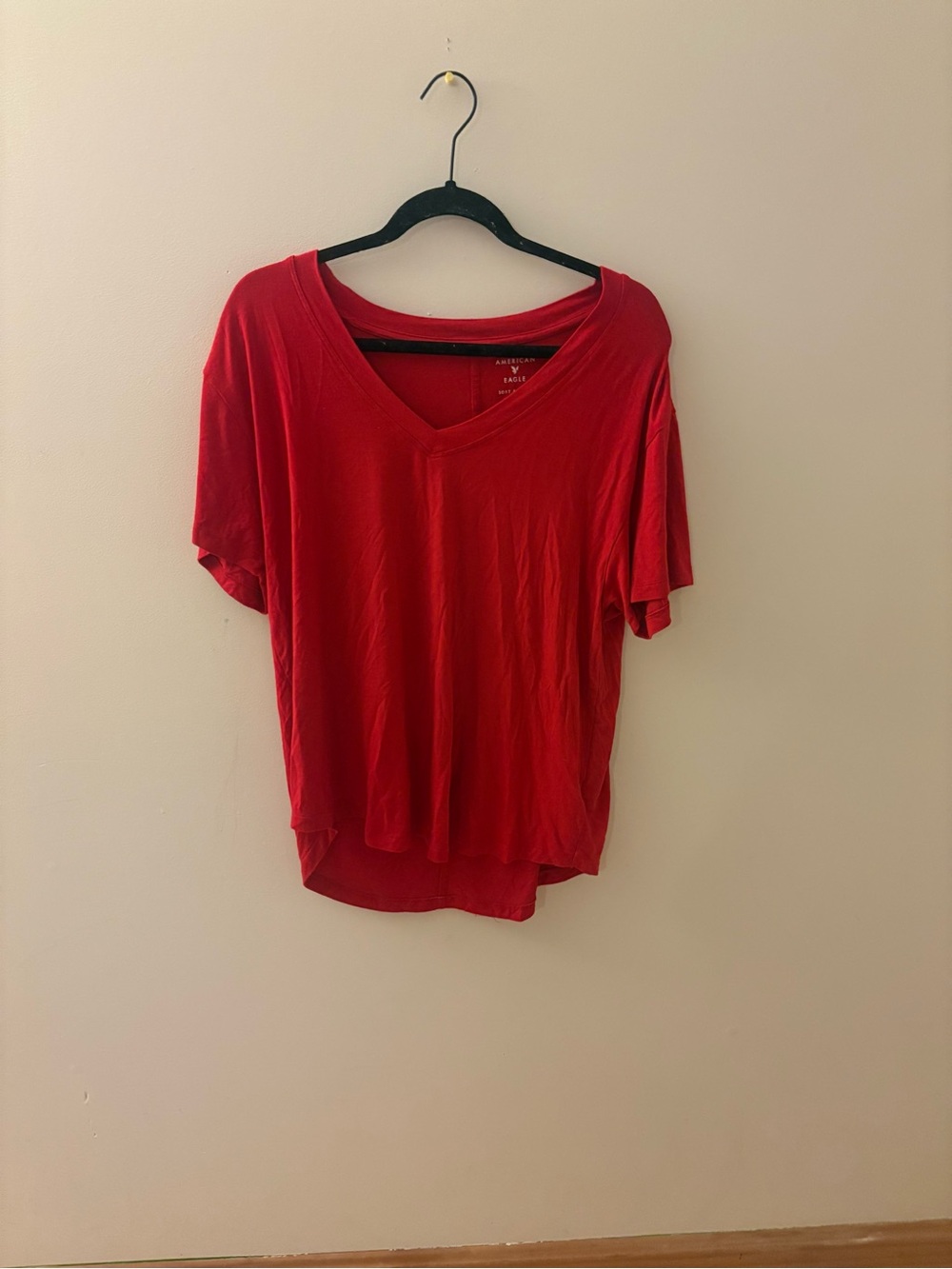 American Eagle Outfitters Red V-Neck Short Sleeve Tee